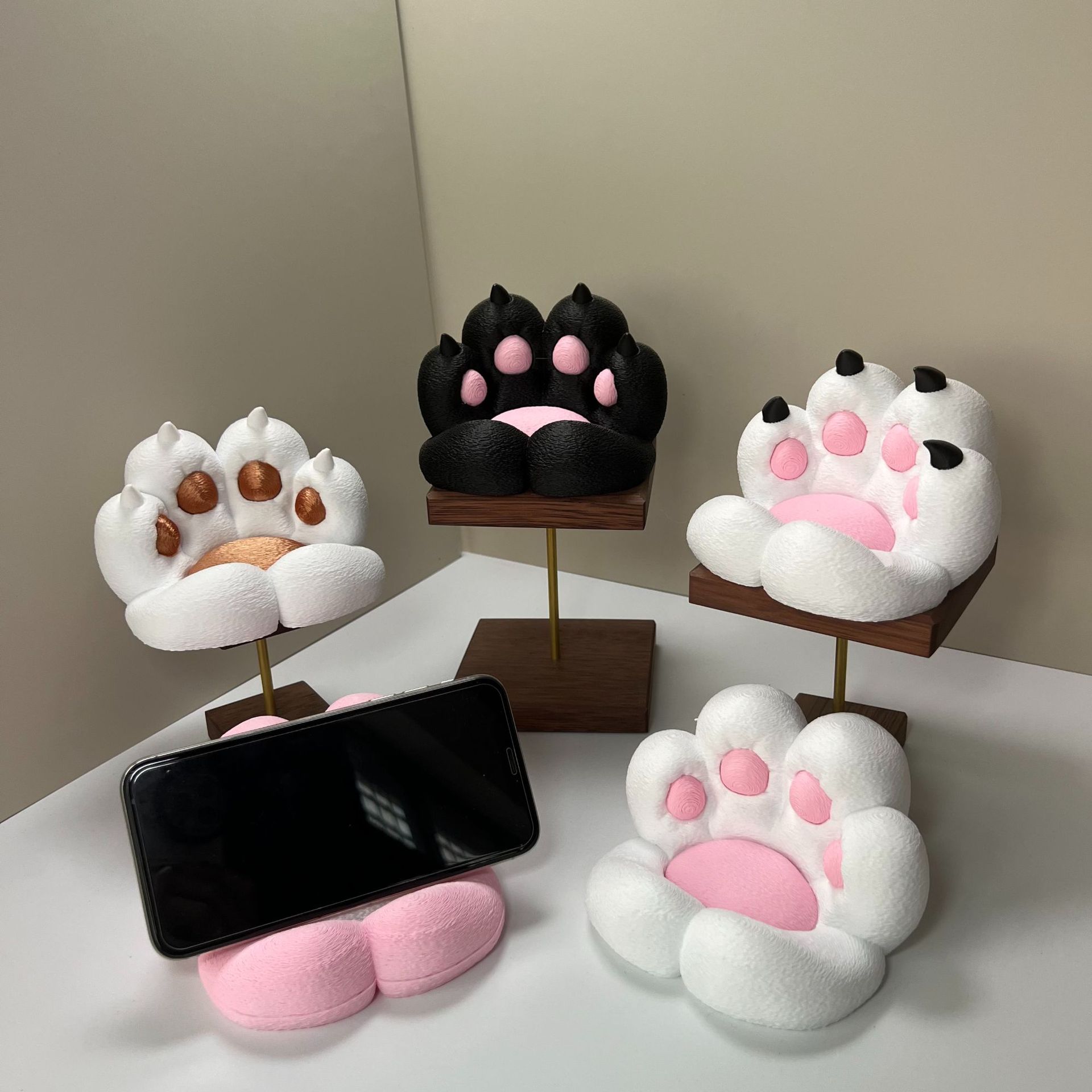 かわいい猫の足の形をしたデスクオーナメント。電話やタブレット - Cat Claw Bark のレビューと価格
